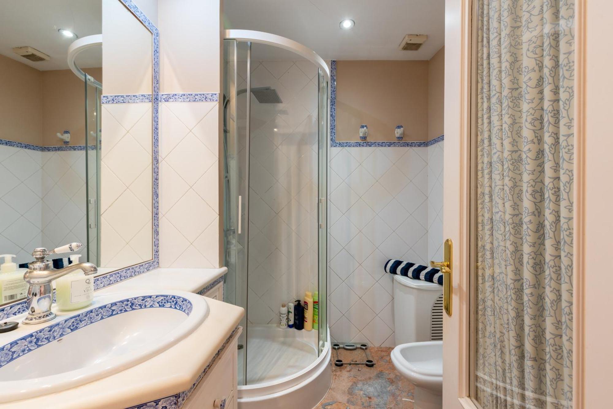 Penthouse!!! Center Of Seville!!! 2 Bedroom + 2 Bath!!! Appartamento
